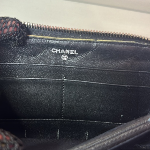 Chanel Black Patent Leather Quilted Zip Around Wallet - Picture 14 of 16